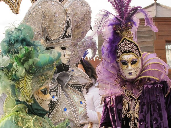 Où trouver des ateliers de fabrication de masques vénitiens en Italie ?